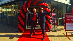 De Spreekstalmeester opent een nieuwe winkel voor Hans Anders