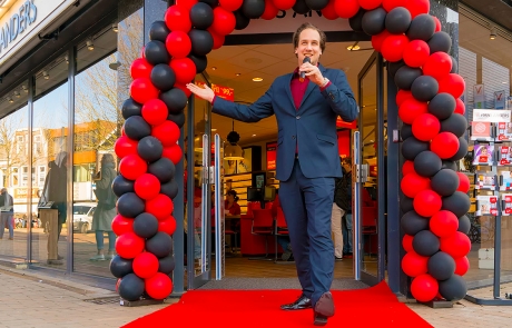 De Spreekstalmeester opent een nieuwe winkel voor Hans Anders