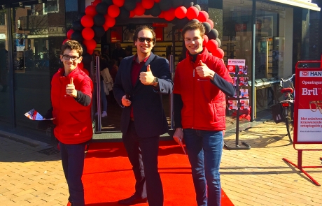 De Spreekstalmeester op de foto samen met het promotie-team.